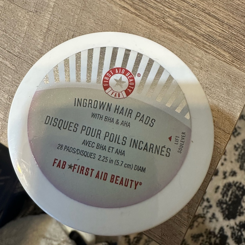 First Aid Beauty Ingrown Hair Pads